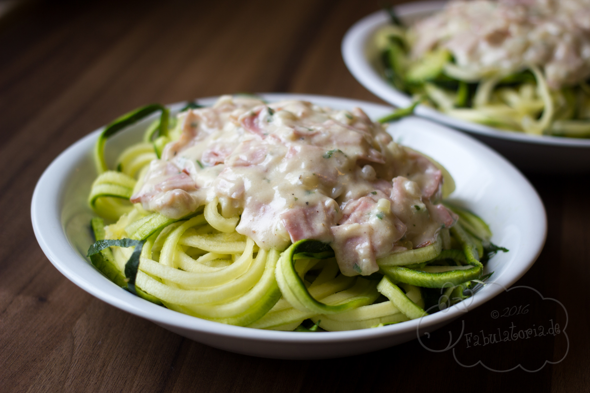 Paleo-Rezept: Zucchini-Spaghetti alla Carbonara